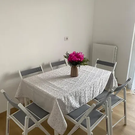 Veyana House アパート *