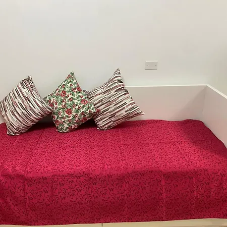 アパート Veyana House